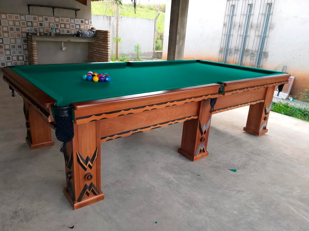 Mesa de bilhar profissional de madeira maciça com pano verde fabricada pela Bira Diversões