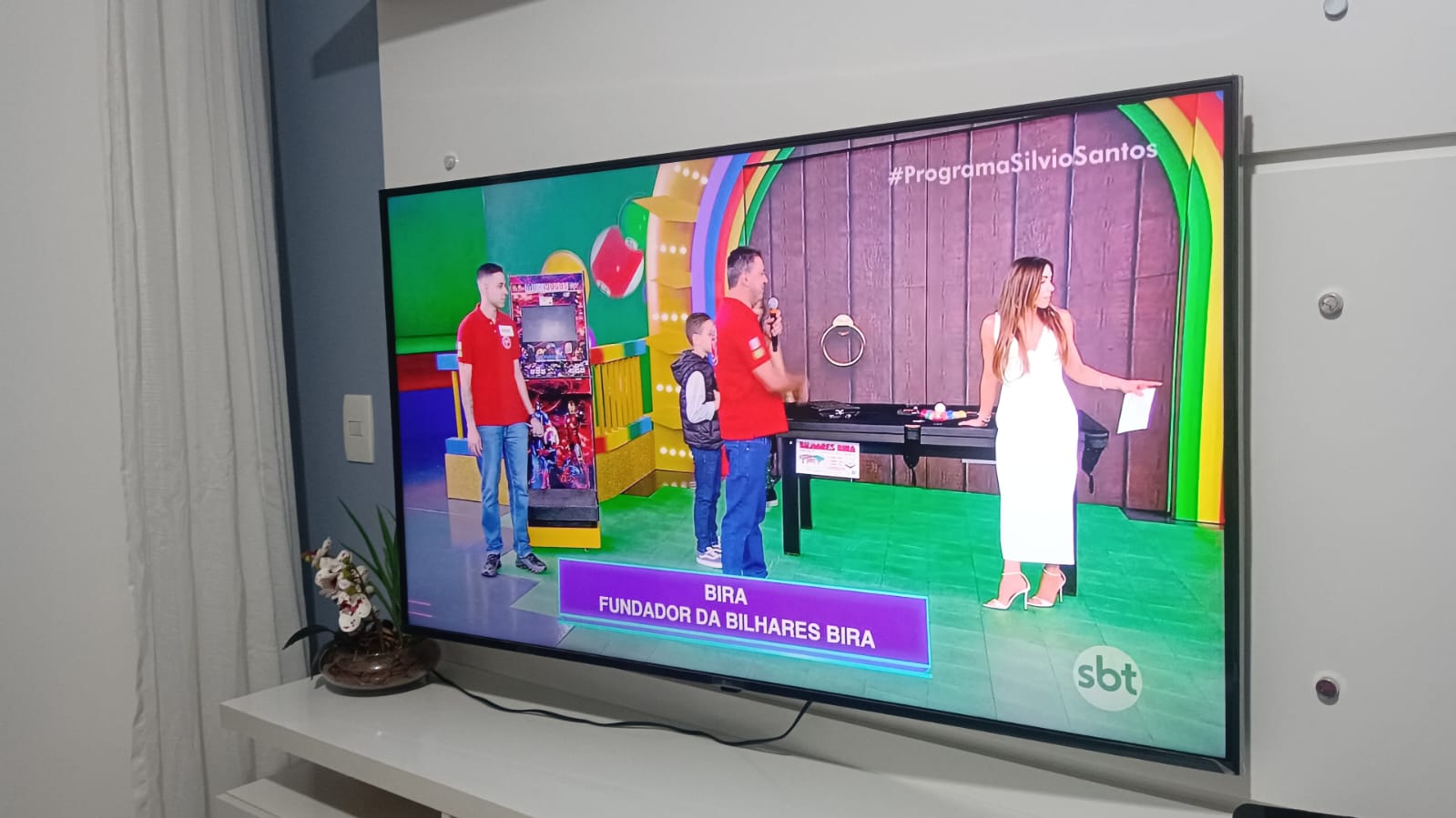 Programa Patricia Abravanel — SBT com as mesas da Bira Diversões