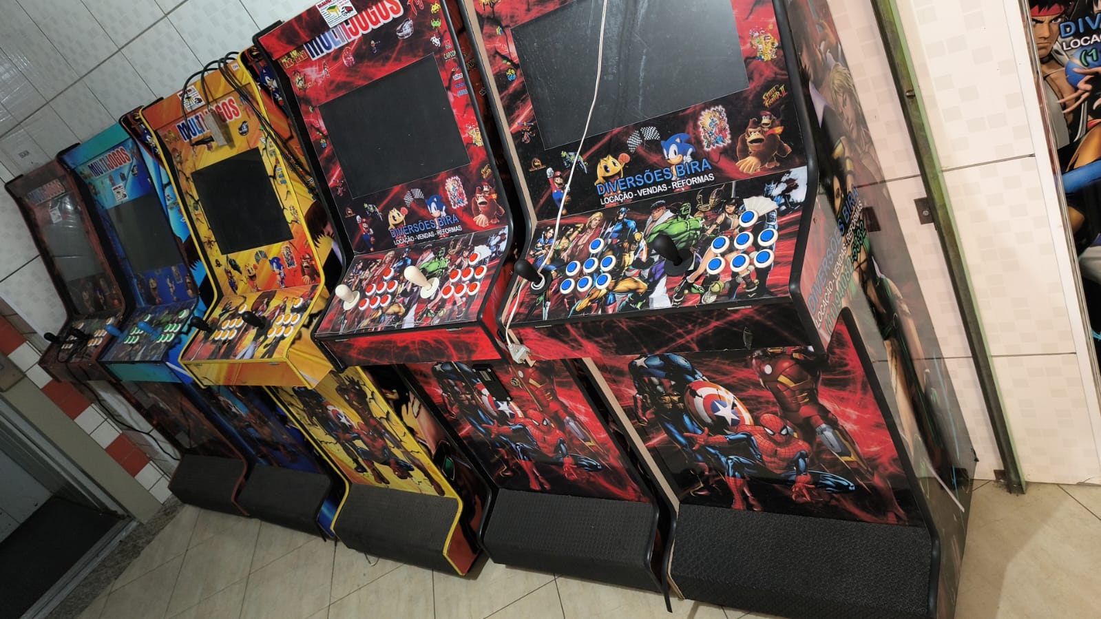 Diversos fliperamas multijogos disponíveis para locação
